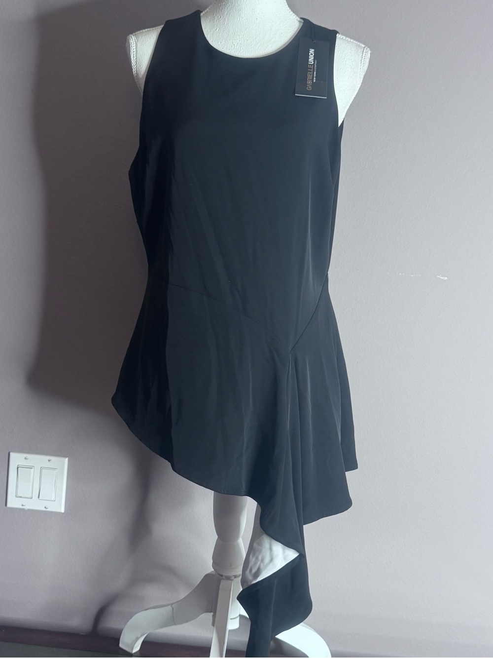 New Gabrielle Union Sleeveless Black Asymmetrical Hemline Top Evening Look